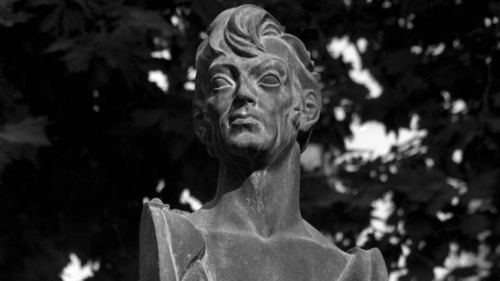 El dolor duele más cuando se sufre en secreto.  Marco Valerio Marcial  (40-104DC) Poeta latino 