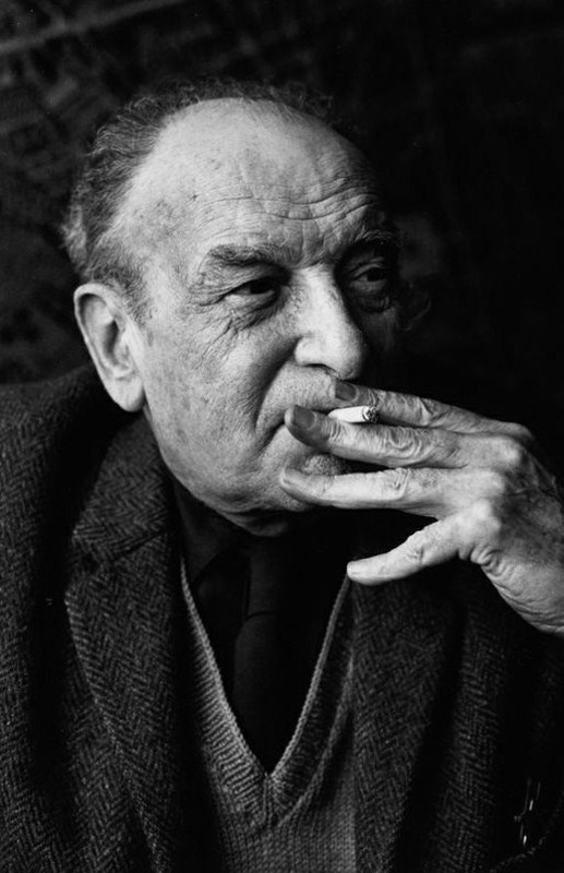 Si abro la puerta hay una mujer entonces afirmo que existe la realidad