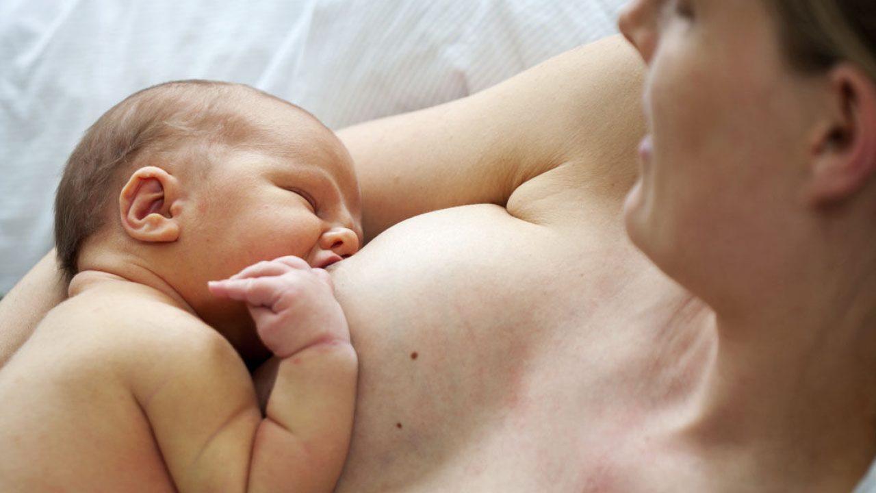 SE DEBE SUSPENDER LA LACTANCIA CUANDO LA MADRE SUFRE LA GRIPE PORCINA?